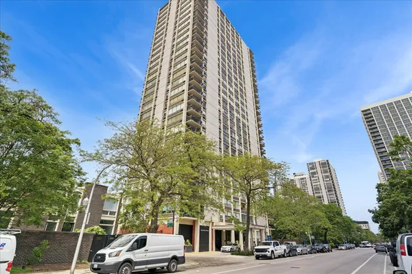 $385,000 | 1355 North Sandburg Terrace, Unit 706D, Chicago, IL 60610