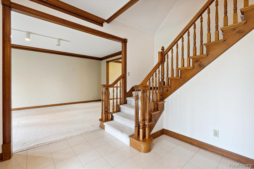 1336 Kings Pointe Road Grand Blanc, MI 48439 - Photo 7 of 62