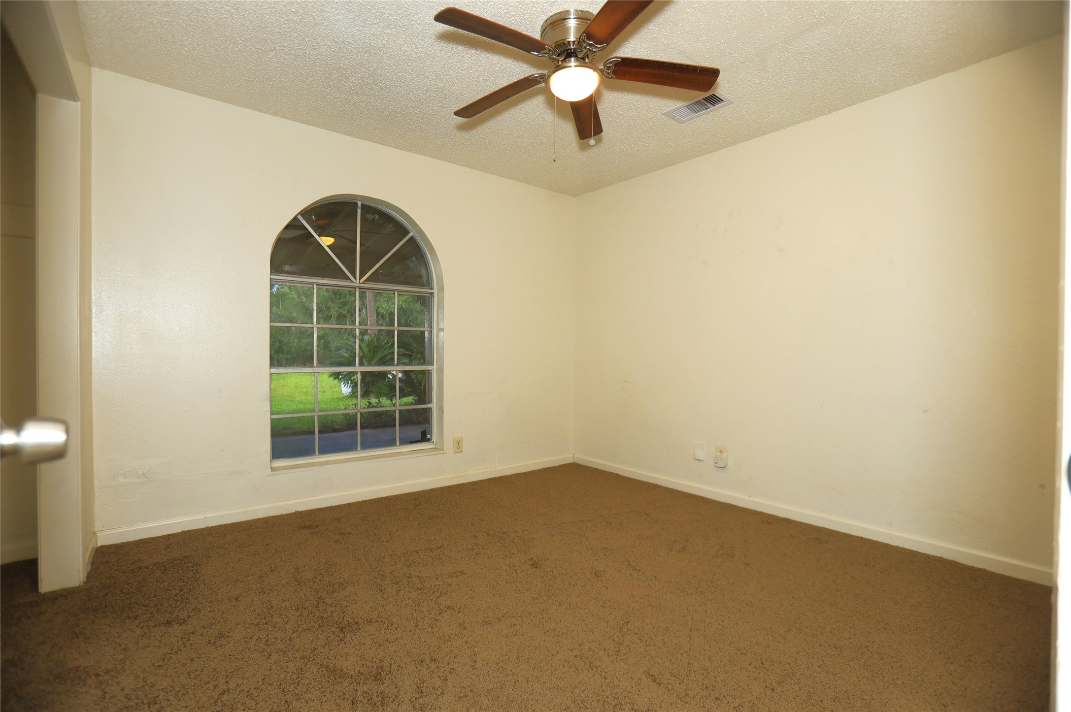 1131 Gifford Road Angleton, TX 77515 - Photo 6 of 14 an empty room with a ceiling fan and a window