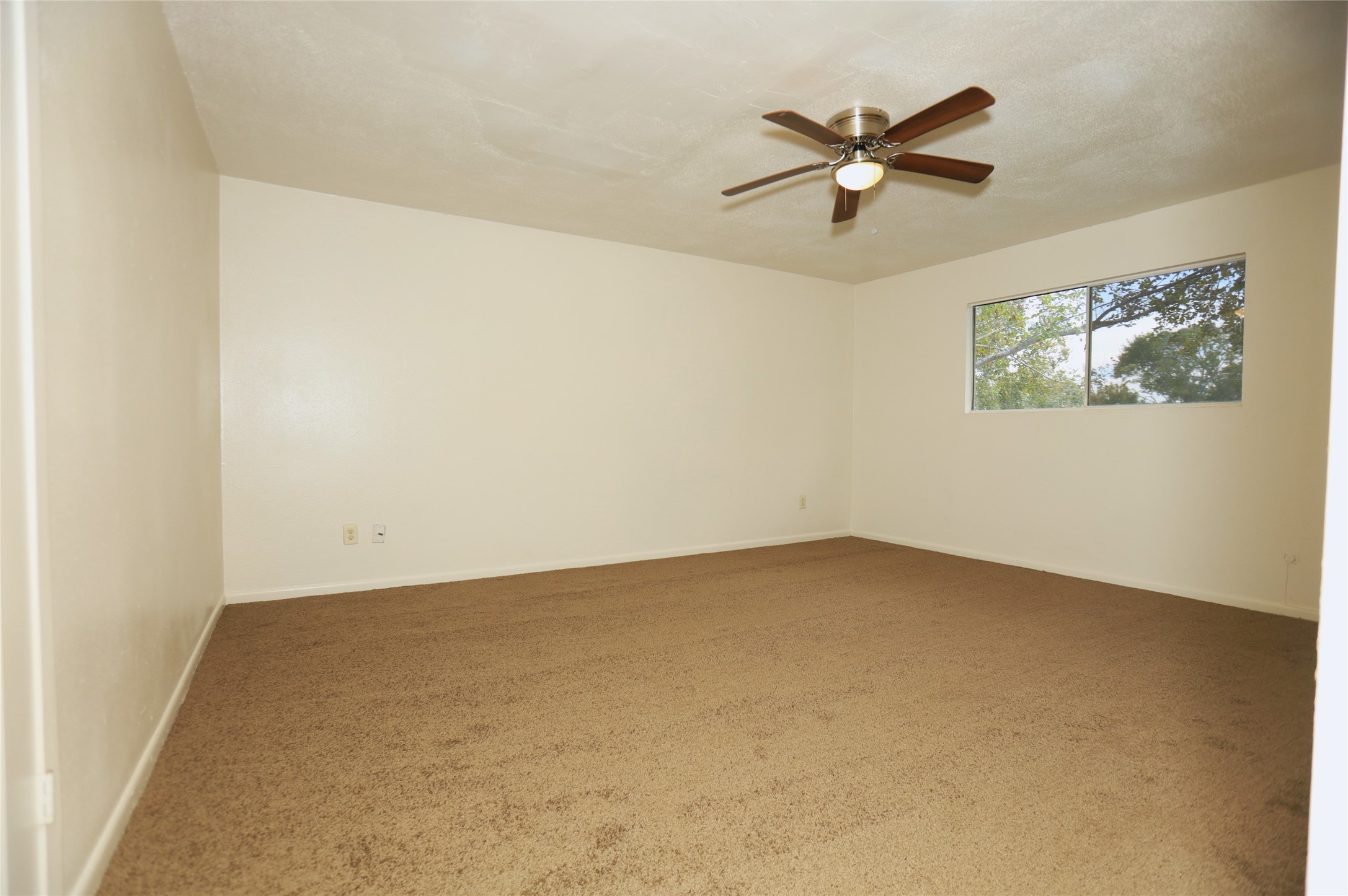 1131 Gifford Road Angleton, TX 77515 - Photo 9 of 14 an empty room with a window and a ceiling fan