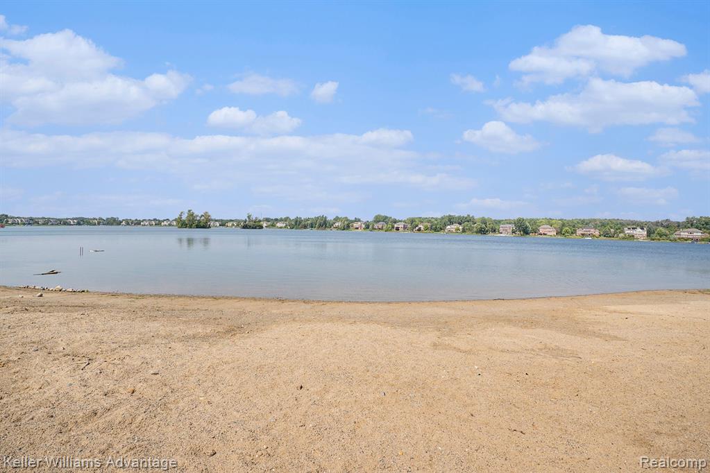 49669 Timber Trail Novi, MI 48374 - Photo 41 of 58 Gallery Image 41