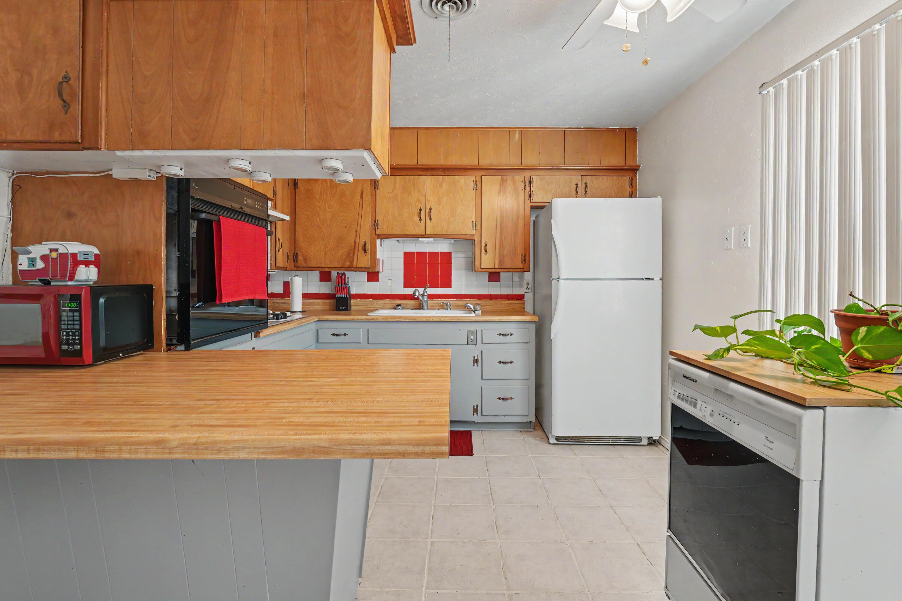 5239 40th Street Lubbock, TX 79414 - Photo 9 of 21 DSC05902