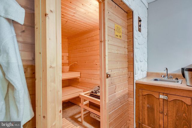 $1,100,000 | 1514 Snughill Court, Vienna, VA 22182