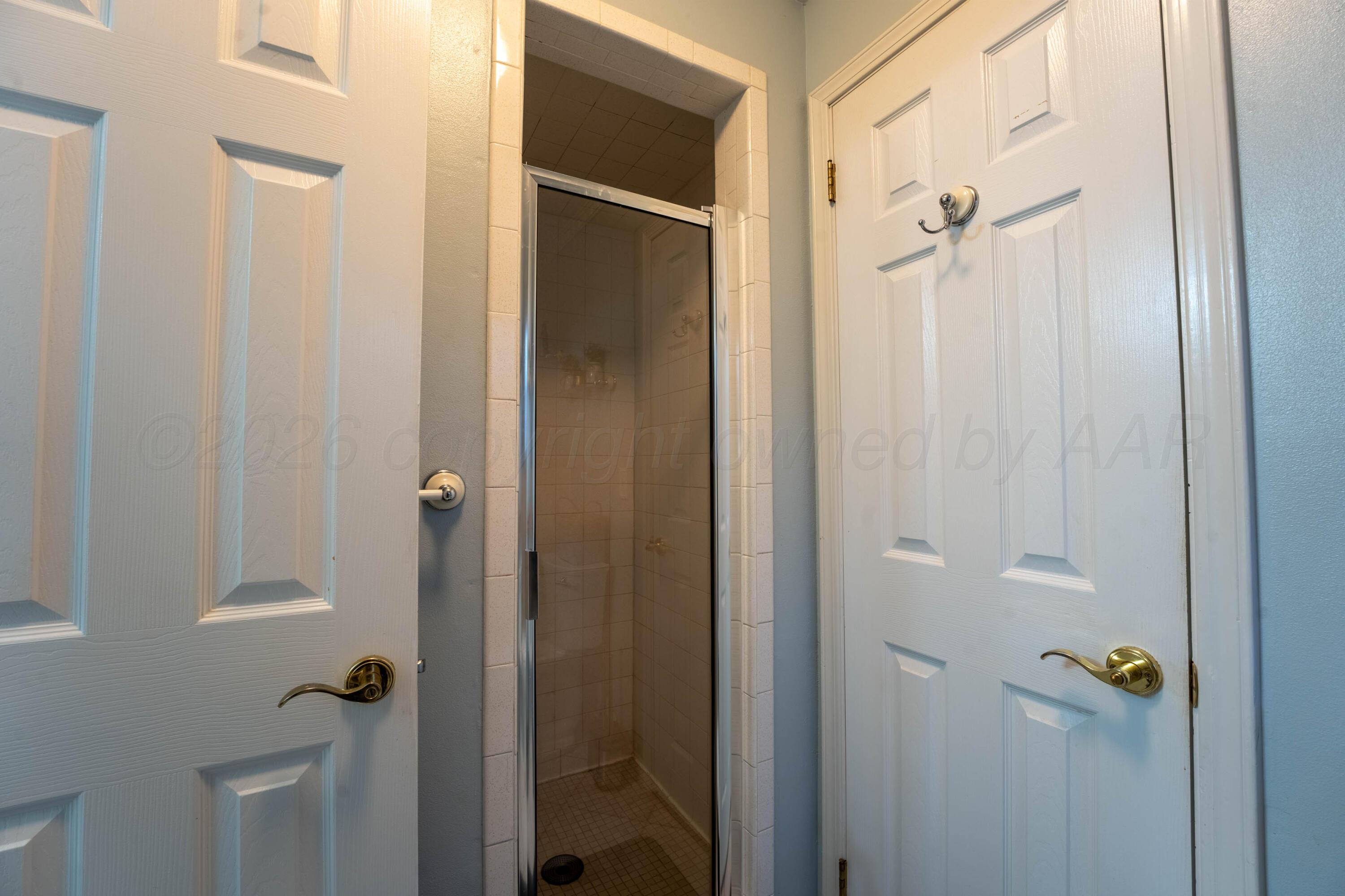 6606 Drexel Road Amarillo, TX 79109 - Photo 29 of 44 a bathroom with a shower