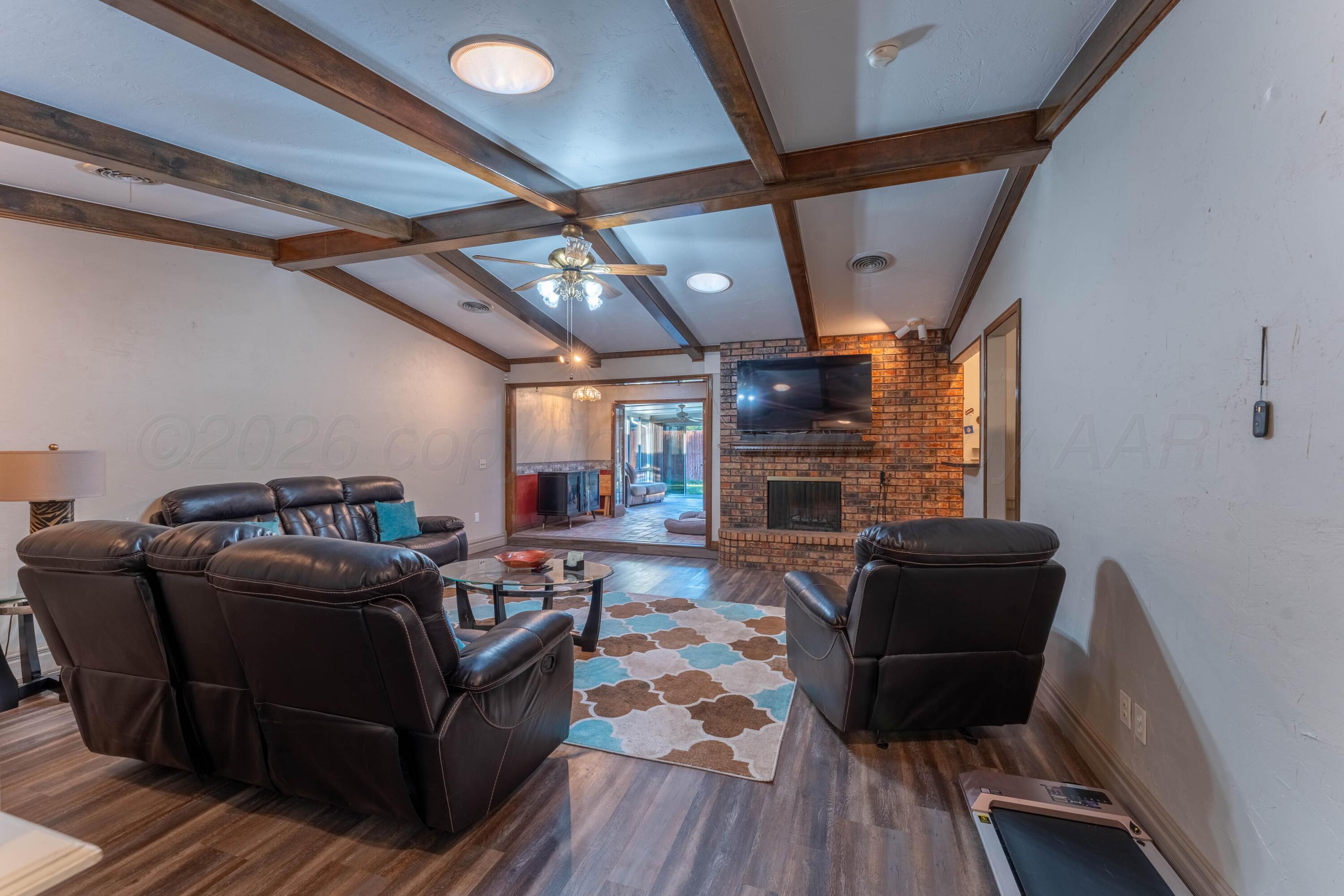 6606 Drexel Road Amarillo, TX 79109 - Photo 6 of 44 a living room with furniture