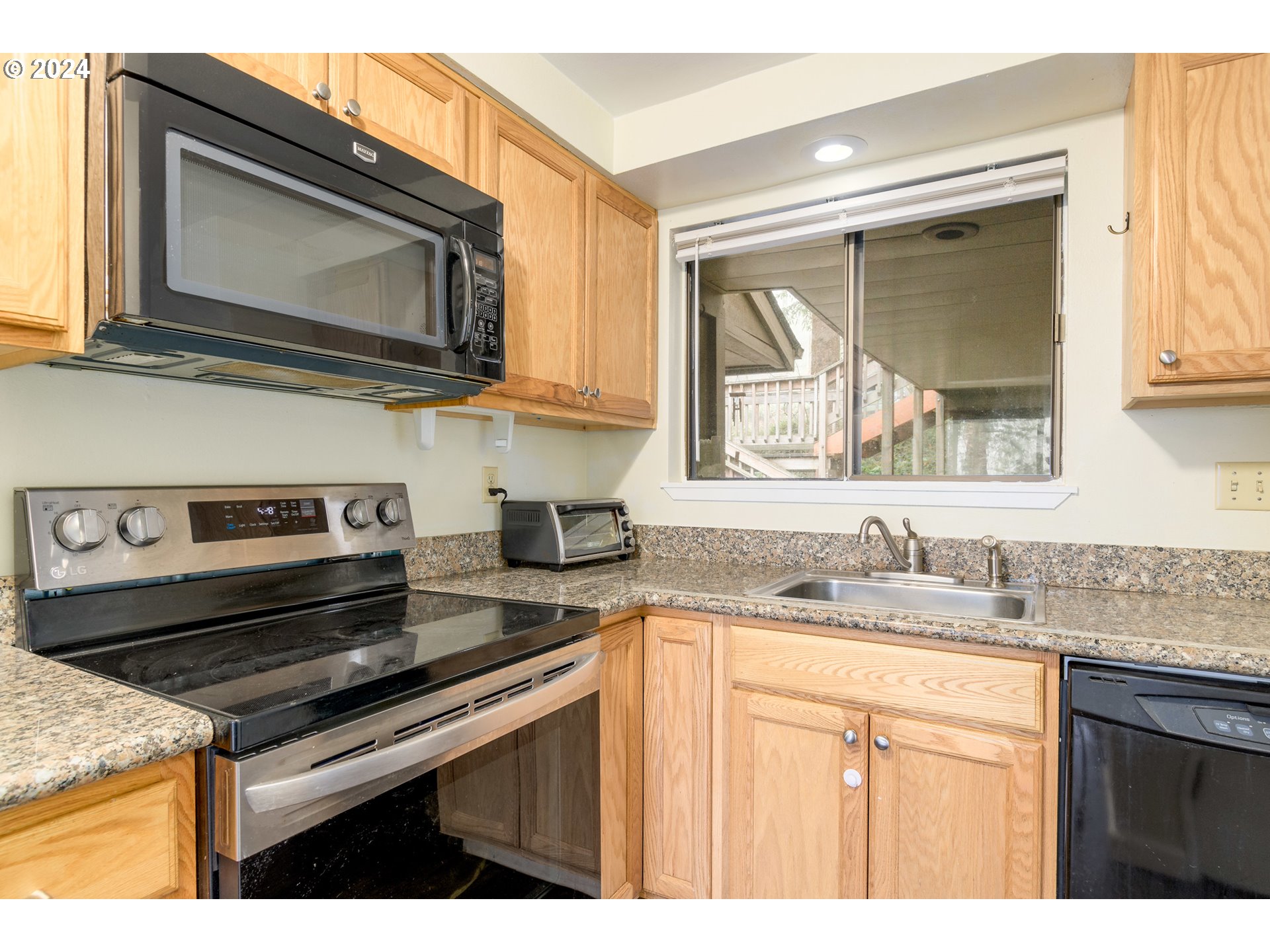 210 Trailside Loop, Unit 210 Eugene, OR 97405 - Photo 12 of 26 Gallery Image 12