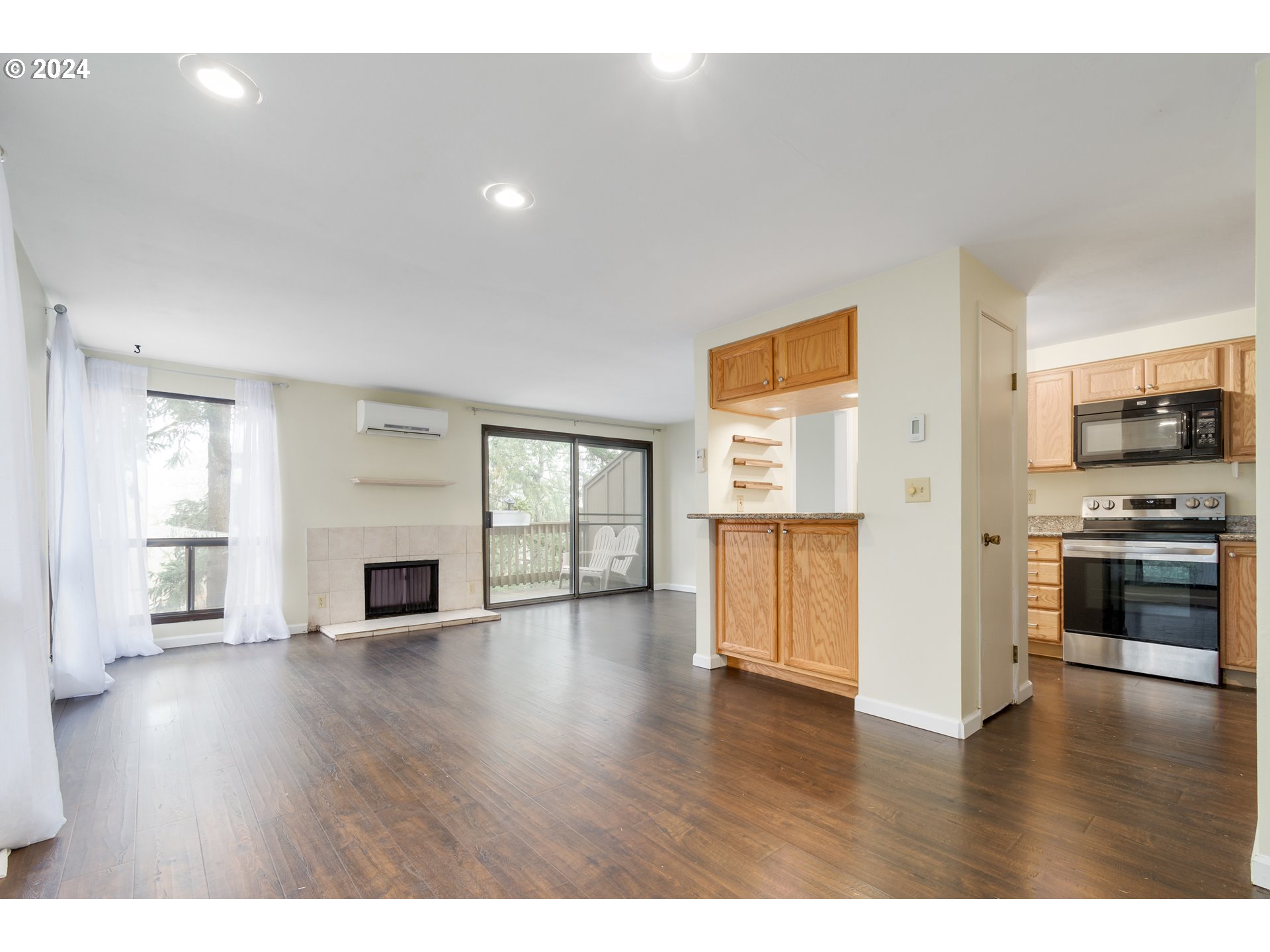 210 Trailside Loop, Unit 210 Eugene, OR 97405 - Photo 4 of 26 Gallery Image 4