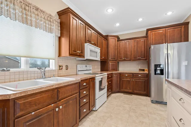 $365,000 | 113 Kingsway, Hesston, KS 67062