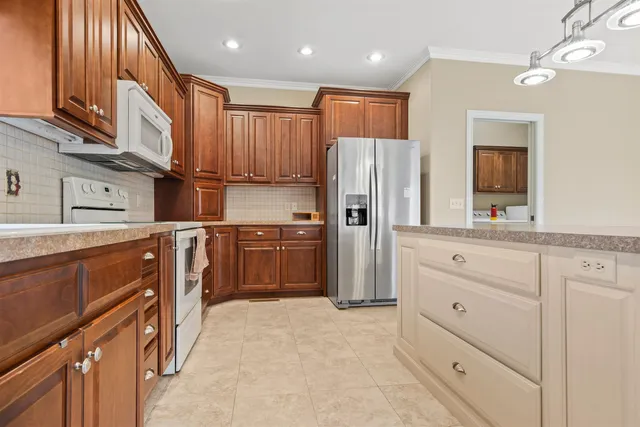 $365,000 | 113 Kingsway, Hesston, KS 67062