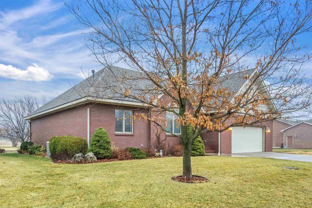 $365,000 | 113 Kingsway, Hesston, KS 67062