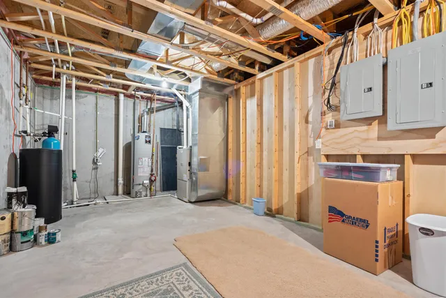 $365,000 | 113 Kingsway, Hesston, KS 67062