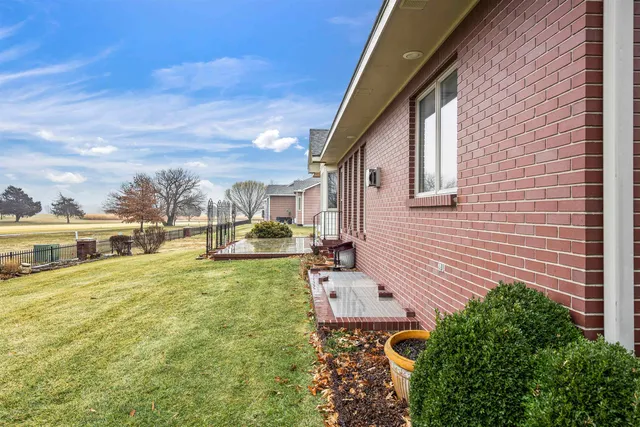 $365,000 | 113 Kingsway, Hesston, KS 67062