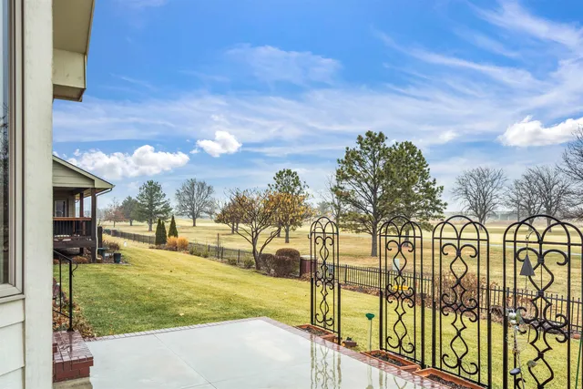 $365,000 | 113 Kingsway, Hesston, KS 67062