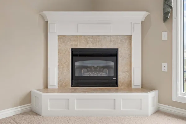 $365,000 | 113 Kingsway, Hesston, KS 67062