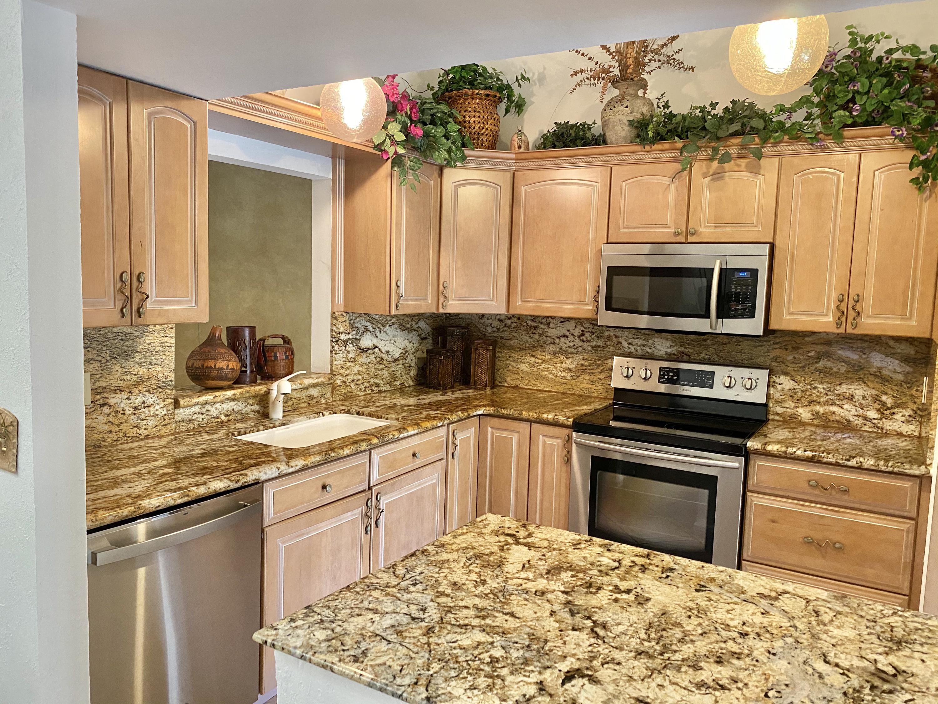 OPEN KITCHEN