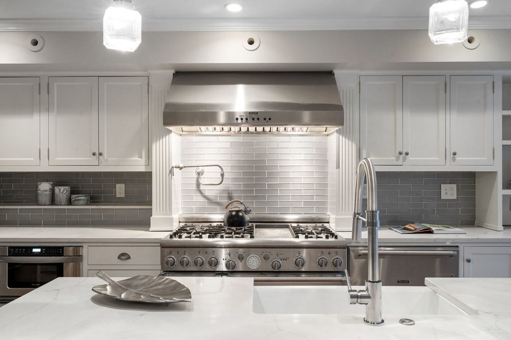 4 Rutland Square Boston, MA 02118 - Photo 11 of 41