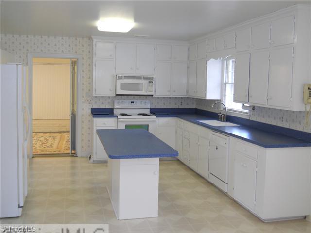 747 Mountain View Road King, NC 27021 - Photo 8 of 16 Kitchen.