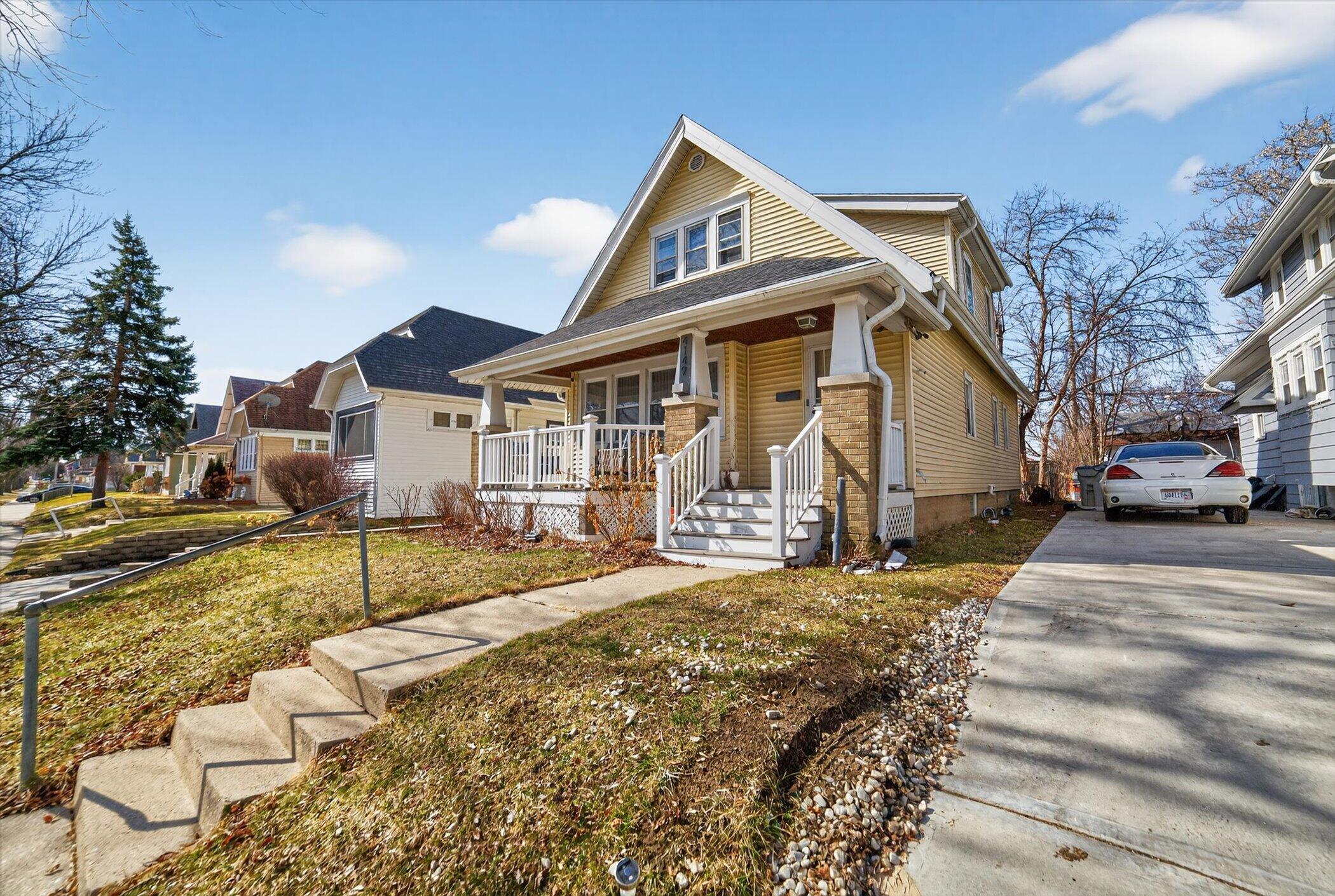 4149 North 19th Street Milwaukee, WI 53209 - Photo 5 of 32 03-4149-N-19th-St-Windowstill