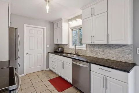 $475,000 | 1615 Garland Lane North, Plymouth, MN 55447