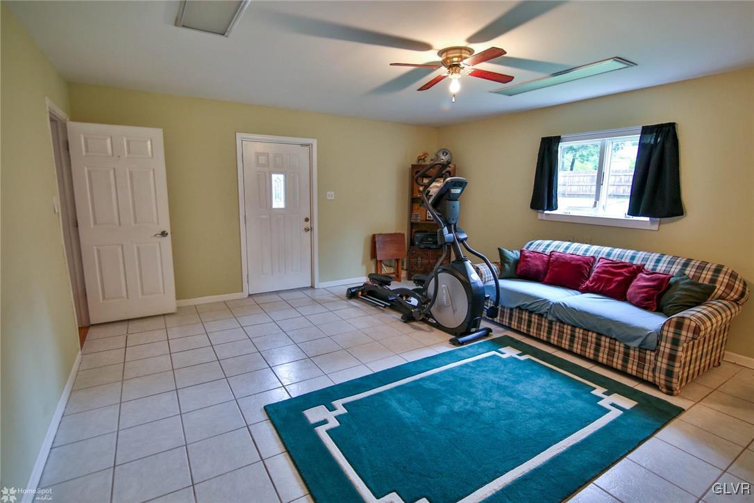 3056 Glendon Road Bethlehem, PA 18017 - Photo 7 of 22 a living room with furniture