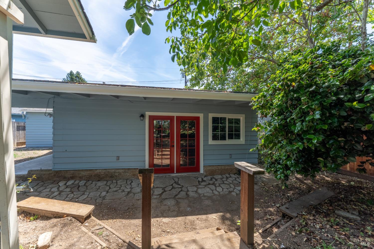 262 Magnolia Street Ukiah, CA 95482 - Photo 25 of 34 a front view of a house with garden