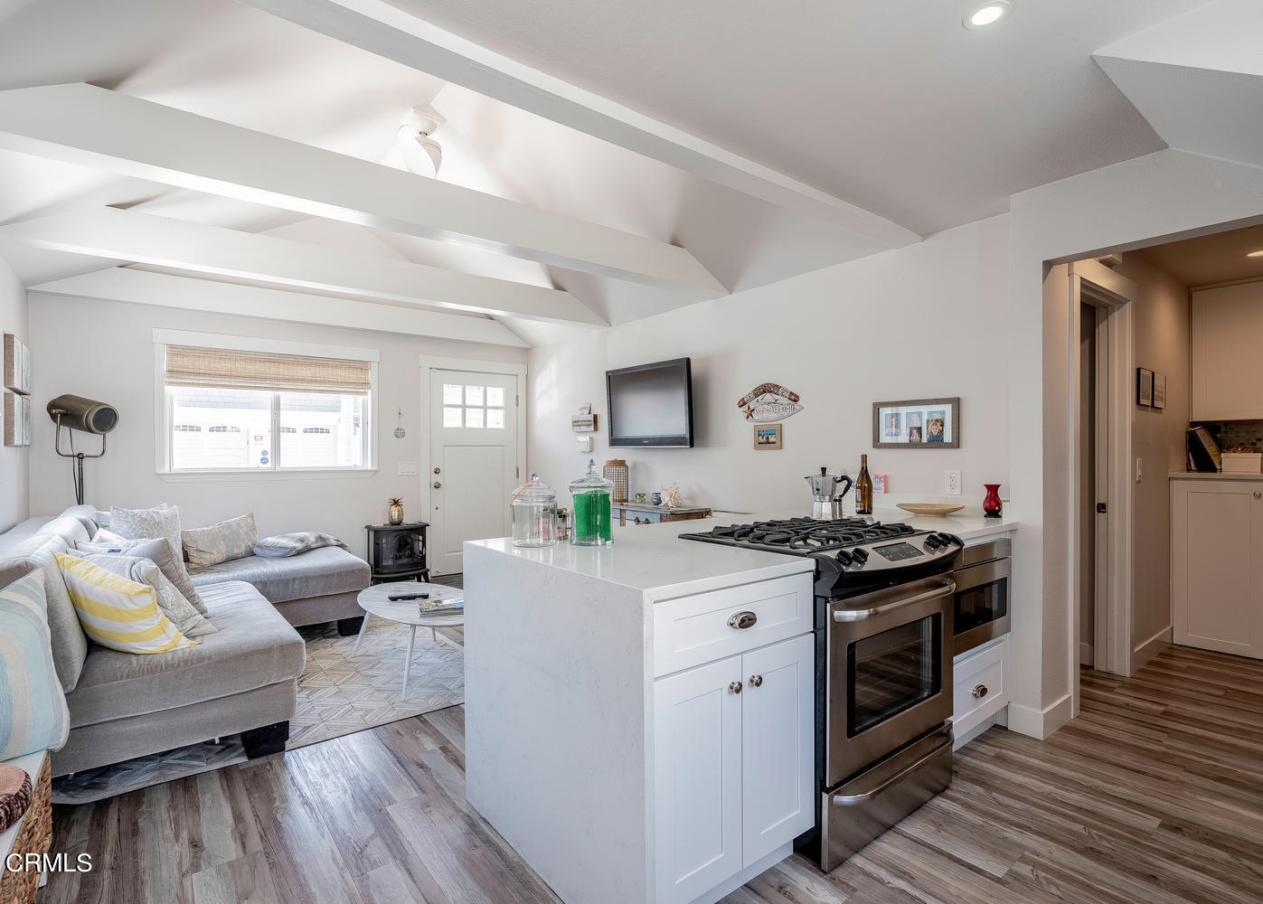 3534 Ocean Drive Oxnard, CA 93035 - Photo 17 of 47 3534 Ocean Dr Oxnard CA 93035-large-011-