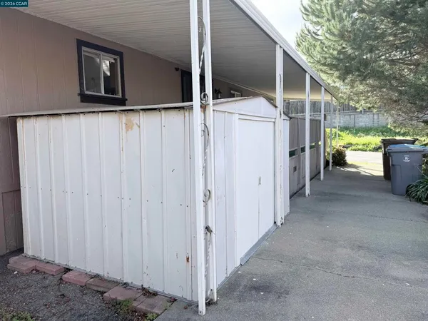 a view of a house with backyard