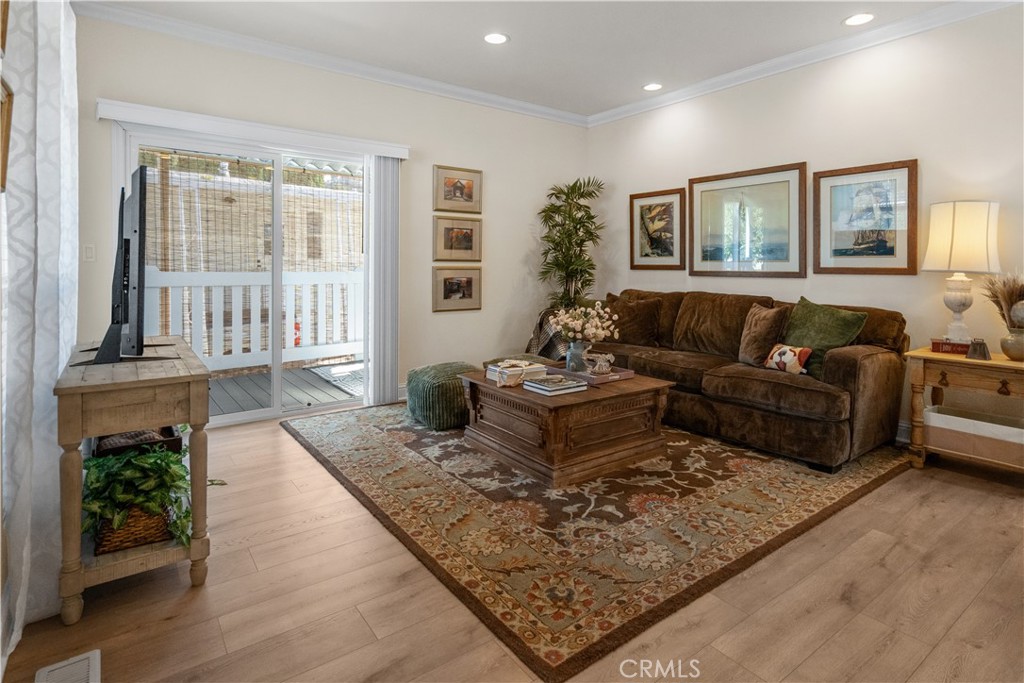 6480 Katherine, Unit 63 Simi Valley, CA 93063 - Photo 7 of 44 Living Room
