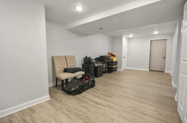 a view of a livingroom with furniture