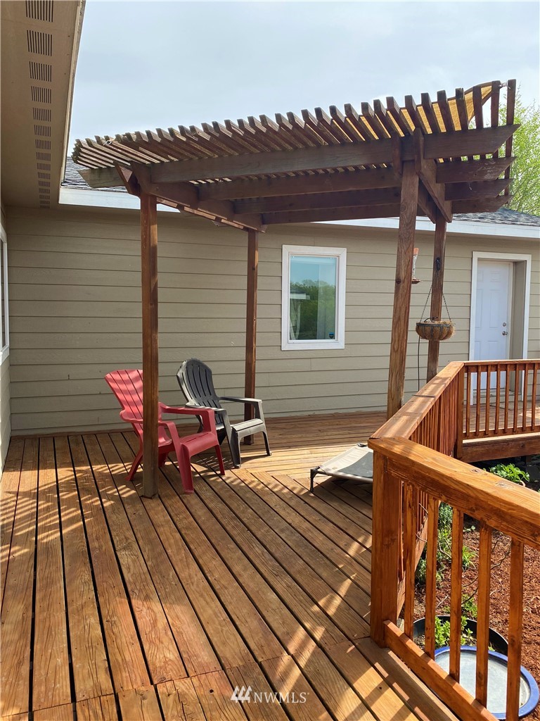 6296 Mae Valley Road Northeast Moses Lake, WA 98837 - Photo 2 of 28 Gallery Image 2