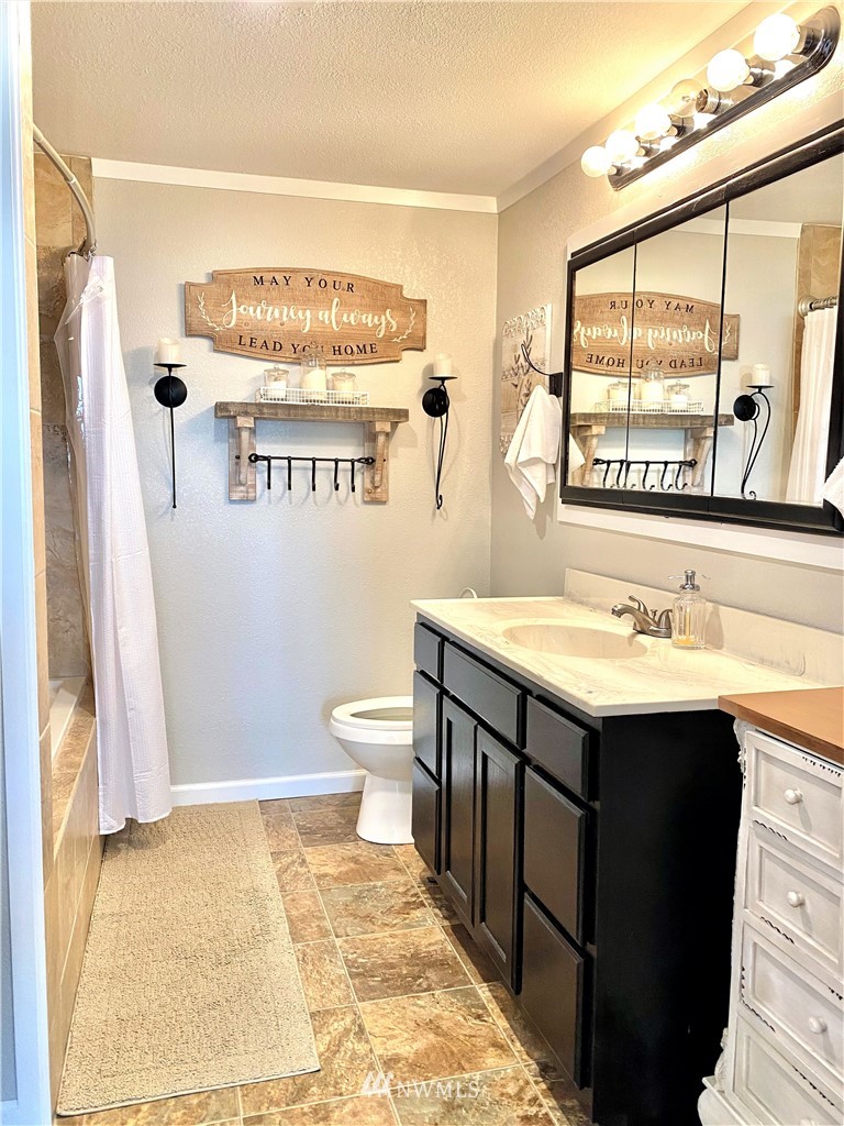 6296 Mae Valley Road Northeast Moses Lake, WA 98837 - Photo 11 of 28 Gallery Image 11