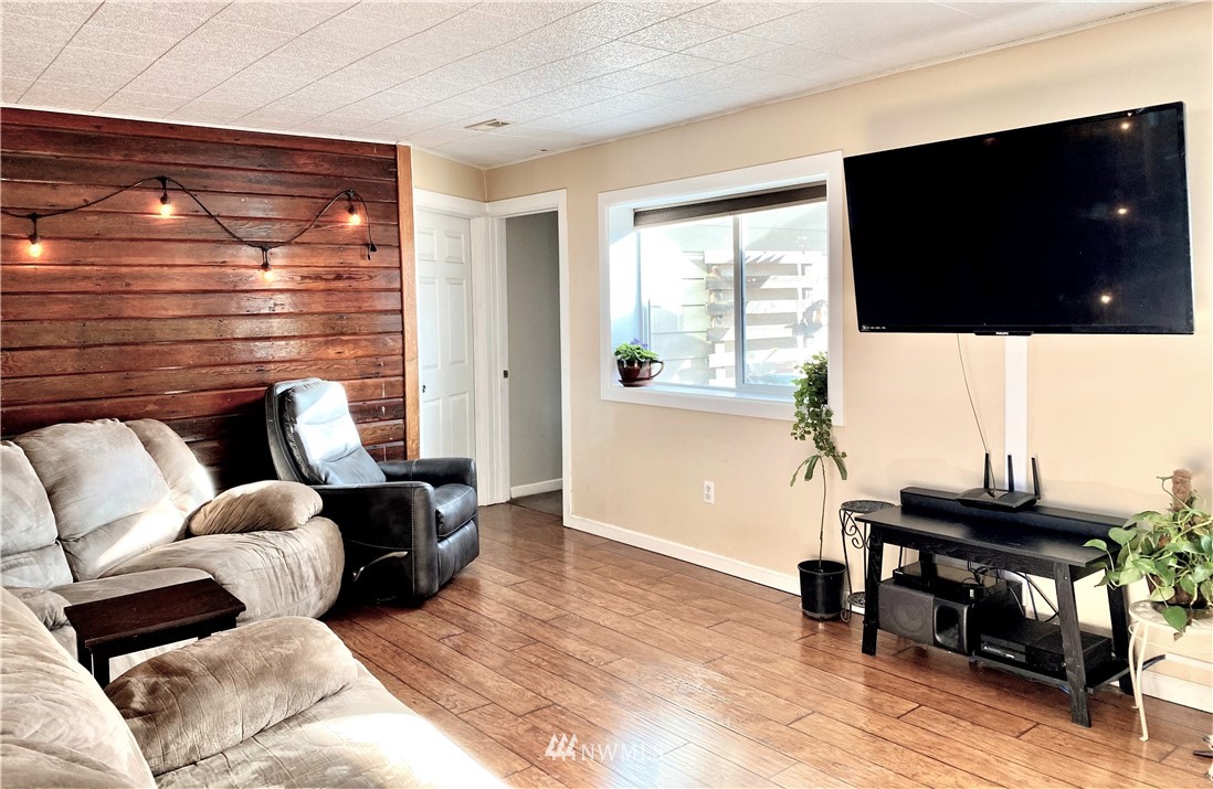 6296 Mae Valley Road Northeast Moses Lake, WA 98837 - Photo 4 of 28 Gallery Image 4
