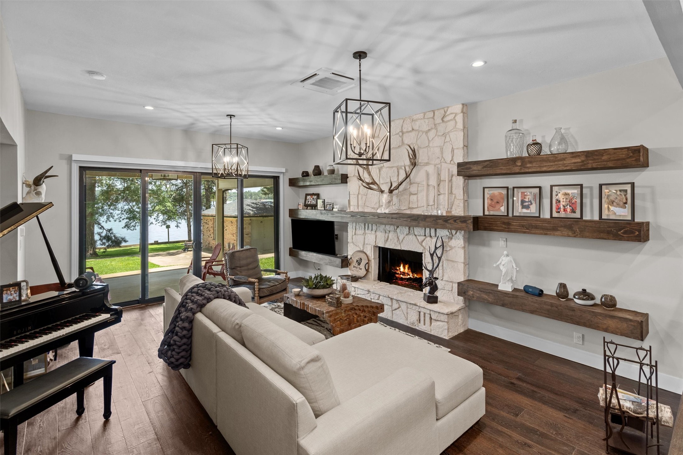 678 Sawmill Road Crockett, TX 75835 - Photo 9 of 29 a living room with furniture fireplace and flat screen tv