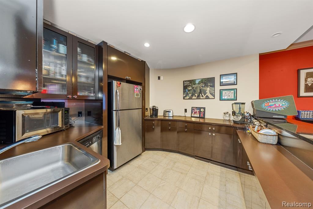 4326 Commerce Road West Bloomfield, MI 48324 - Photo 42 of 75