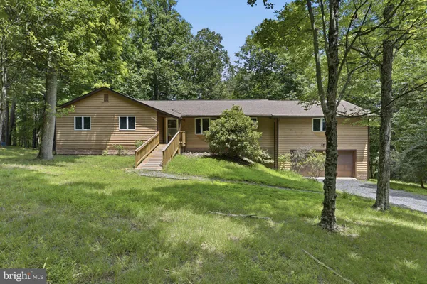 $429,900 | 351 Silvercreek Lane, Berkeley Springs, WV 25411