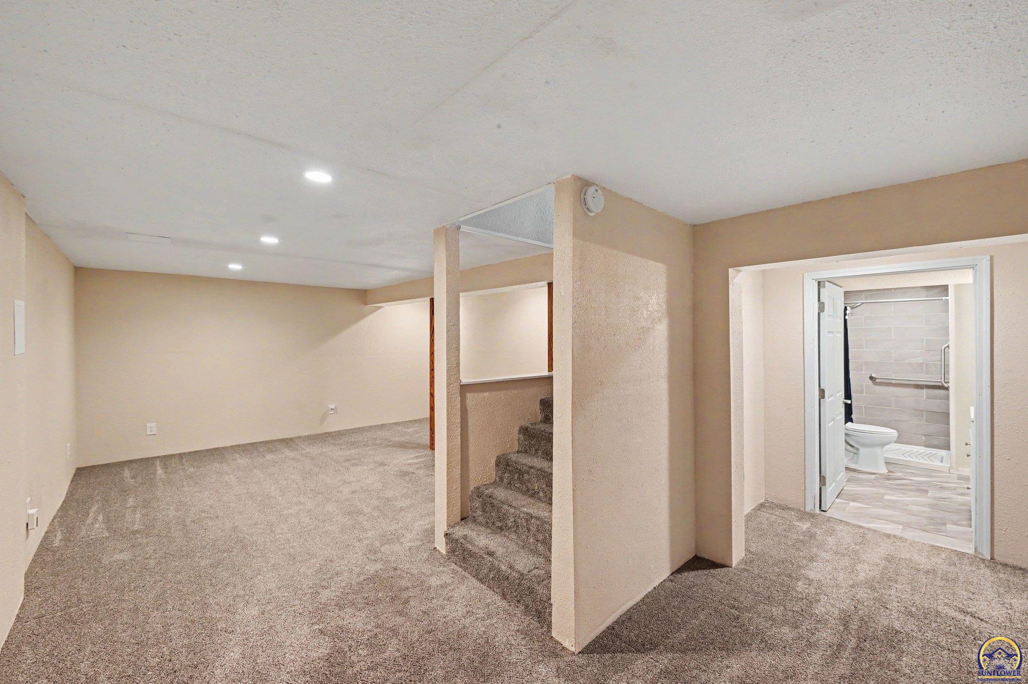 2500 Southwest Gainsboro Road Topeka, KS 66614 - Photo 19 of 27