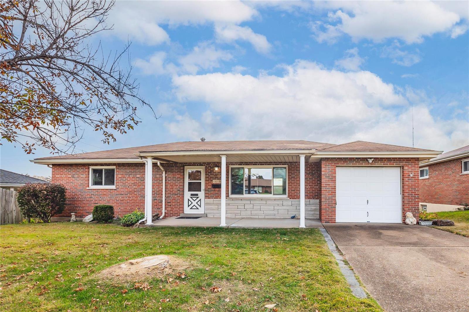 1618 Union Road St. Louis, MO 63125 - Photo 3 of 30 Gallery Image 3