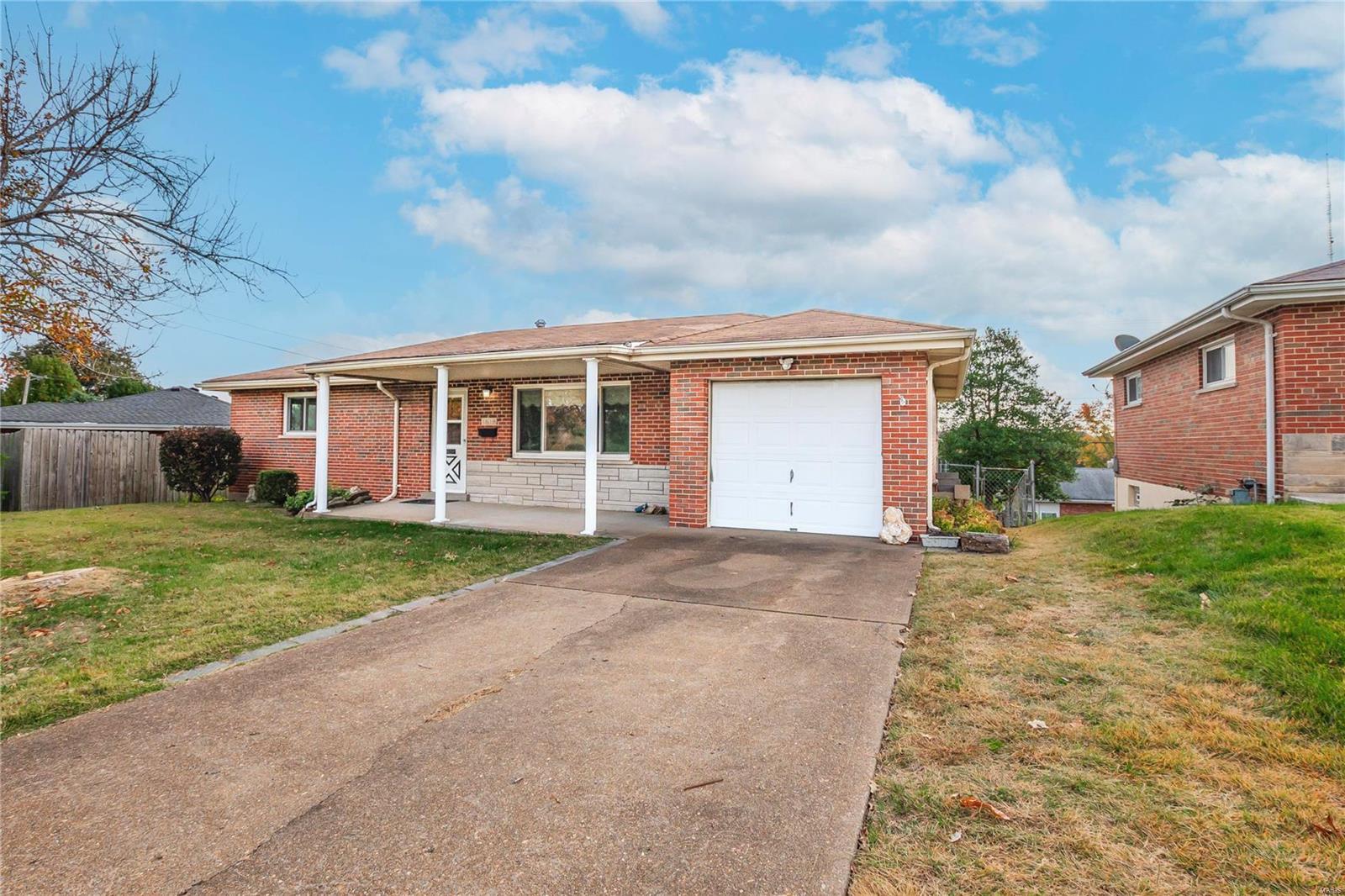 1618 Union Road St. Louis, MO 63125 - Photo 4 of 30 Gallery Image 4