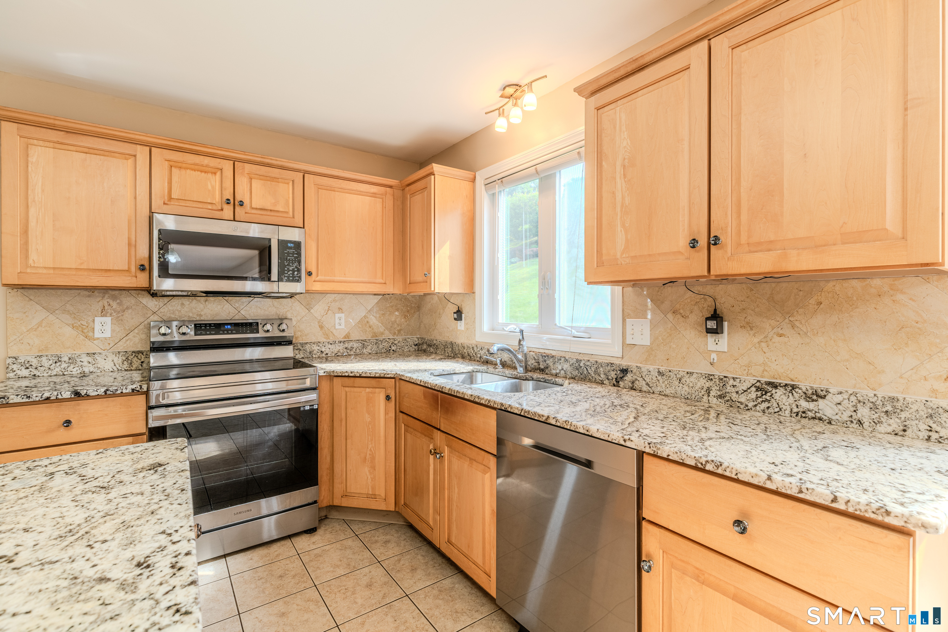 166 McCormick Lane Middletown, CT 06457 - Photo 12 of 40 Gallery Image 12