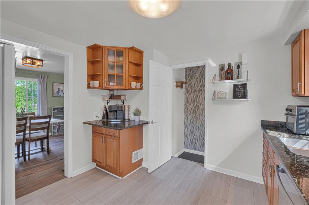 4131 Highgrove Road Pittsburgh, PA 15236 - Photo 13 of 25 Gallery Image 13