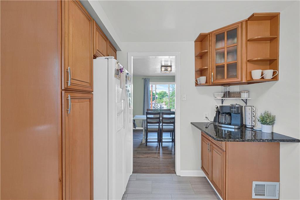 4131 Highgrove Road Pittsburgh, PA 15236 - Photo 9 of 25 Gallery Image 9