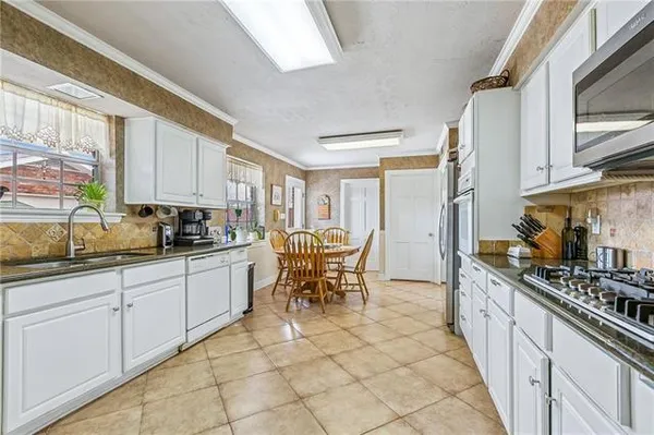 $590,000 | 4924 Sanford Street, Metairie, LA 70006