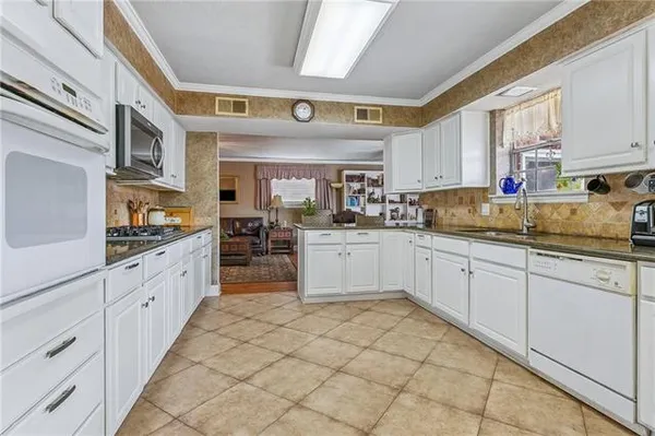 $590,000 | 4924 Sanford Street, Metairie, LA 70006