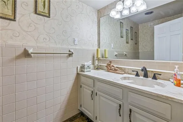 $590,000 | 4924 Sanford Street, Metairie, LA 70006