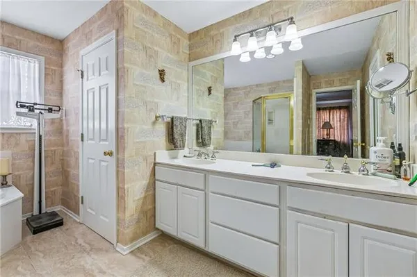$590,000 | 4924 Sanford Street, Metairie, LA 70006