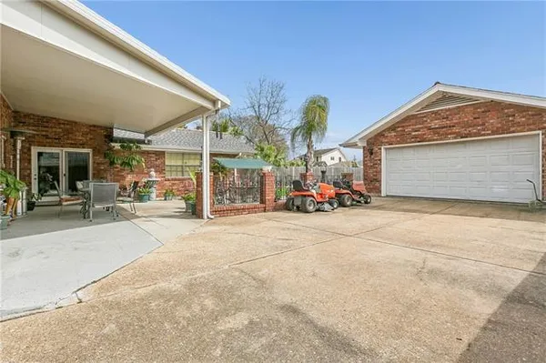 $590,000 | 4924 Sanford Street, Metairie, LA 70006
