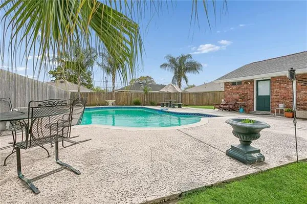 $590,000 | 4924 Sanford Street, Metairie, LA 70006