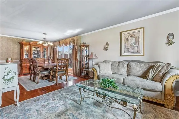 $590,000 | 4924 Sanford Street, Metairie, LA 70006