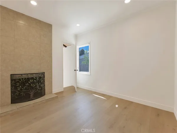 $4,000 | 2108 North Pass Avenue, Burbank, CA 91505