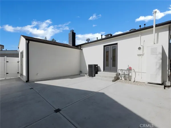 $4,000 | 2108 North Pass Avenue, Burbank, CA 91505